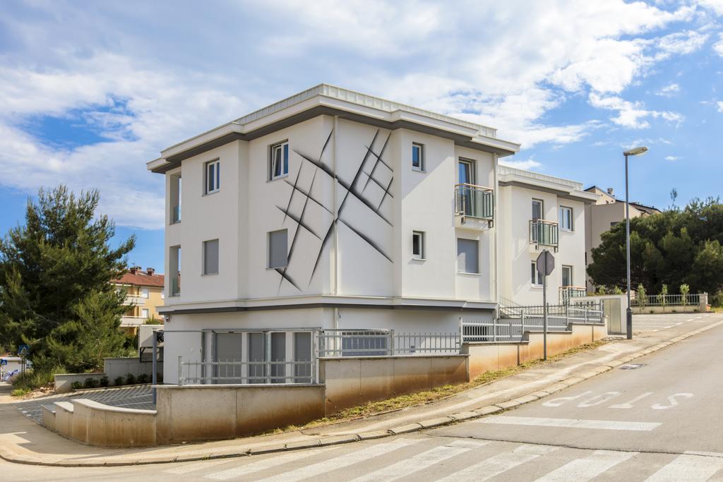 Apartments Lapis Premantura Exterior photo