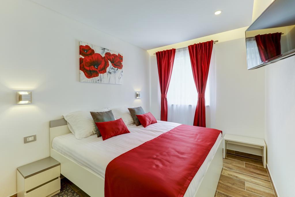 Apartments Lapis Premantura Exterior photo